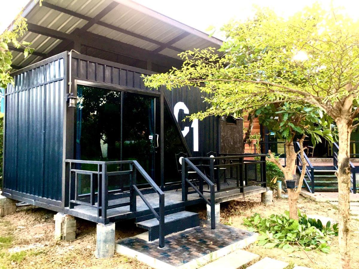 The Loft Resort Kabin Buri Екстериор снимка
